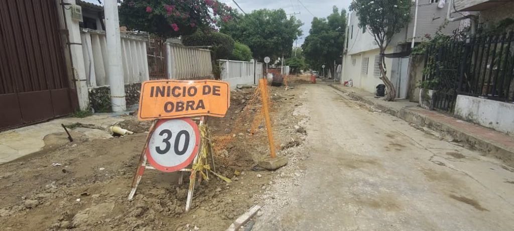 Obras inconclusas en San Salvador dejan danos y olores fetidos denuncian residentes