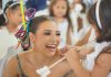 Con crayones, niños de CDI crearon el vestuario que luce la reina del Carnaval 2026, Michelle Char, para celebrar a los más pequeños