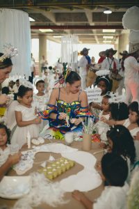Con crayones, niños de CDI crearon el vestuario que luce la reina del Carnaval 2026, Michelle Char, para celebrar a los más pequeños 2 Vestido ninos a reina 4